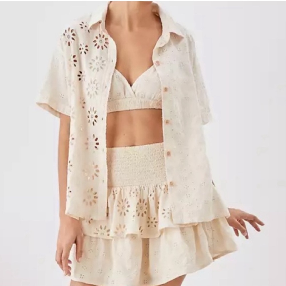 American Eagle Cream Eyelet Button Down Shirt Women’s‎ Size Medium - Picture 2 of 9